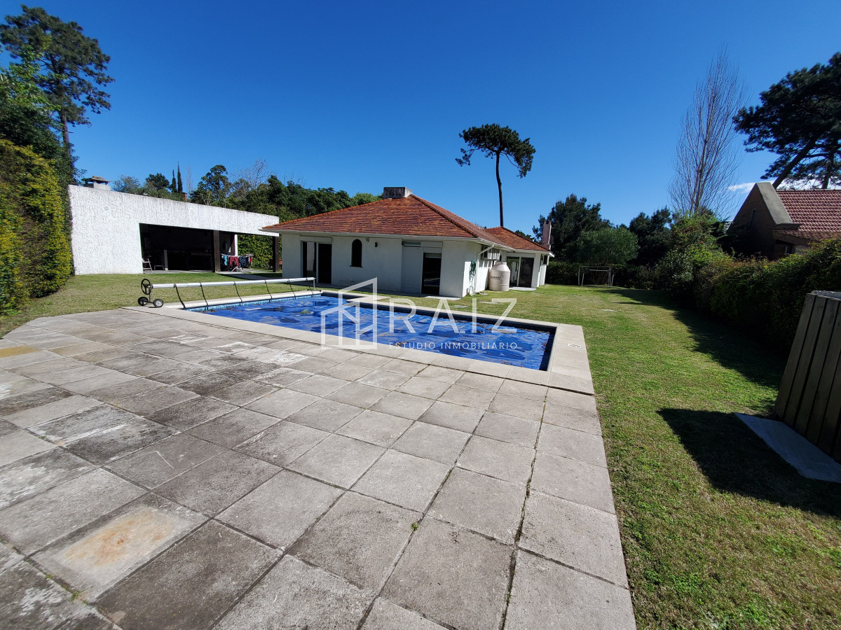 Casa ID.11377 - Casa en venta de 3 dormitorios 2 baños ,piscina ,  Marly  , ideal para todo el año , Punta del Este 