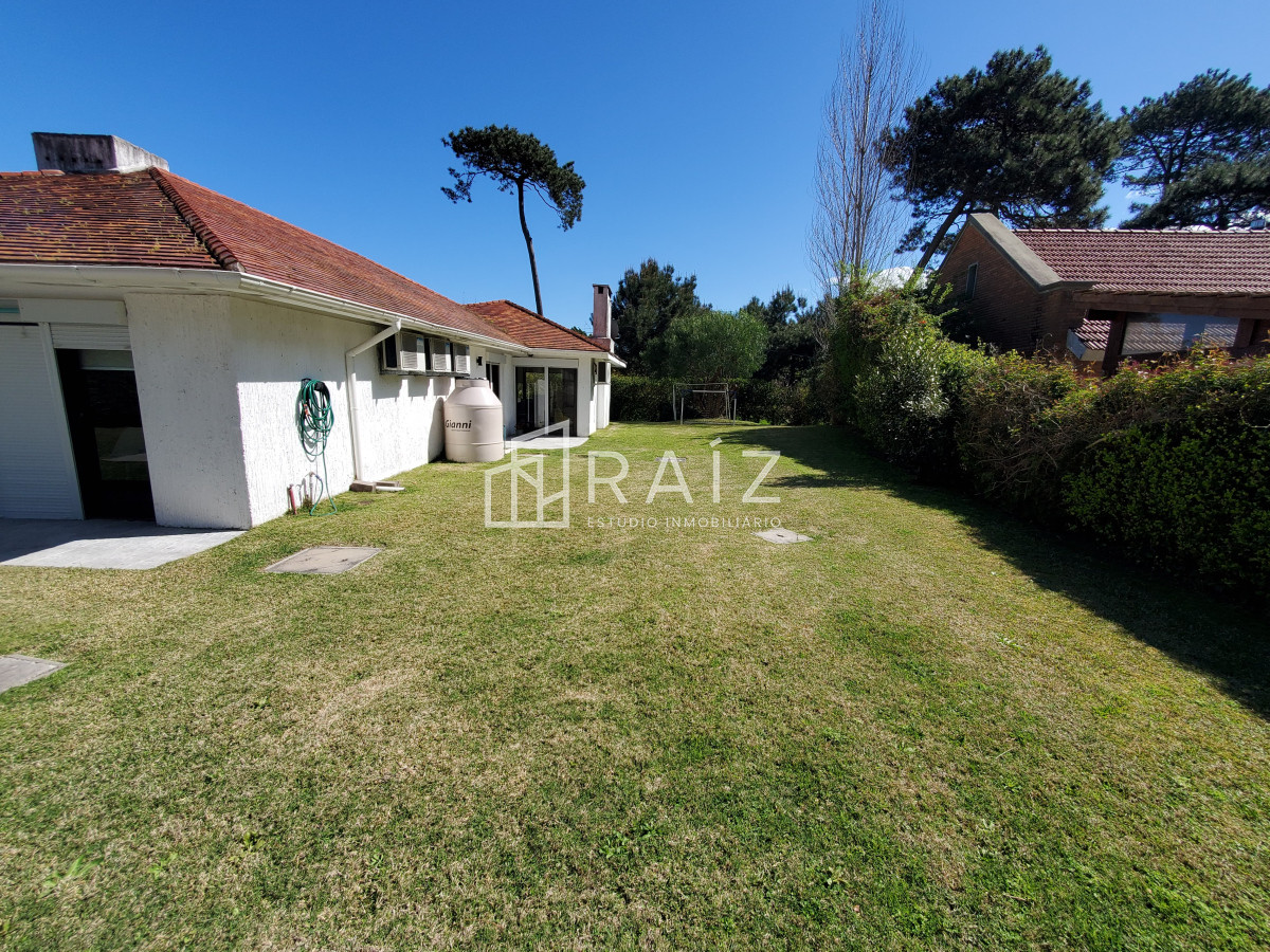 Casa ID.11377 - Casa en venta de 3 dormitorios 2 baños ,piscina ,  Marly  , ideal para todo el año , Punta del Este 