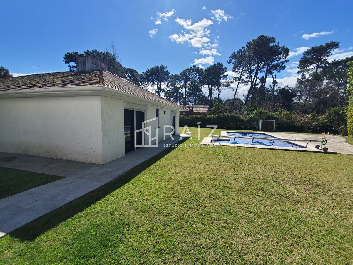 Casa ID.11377 - Casa en venta de 3 dormitorios 2 baños ,piscina ,  Marly  , ideal para todo el año , Punta del Este 