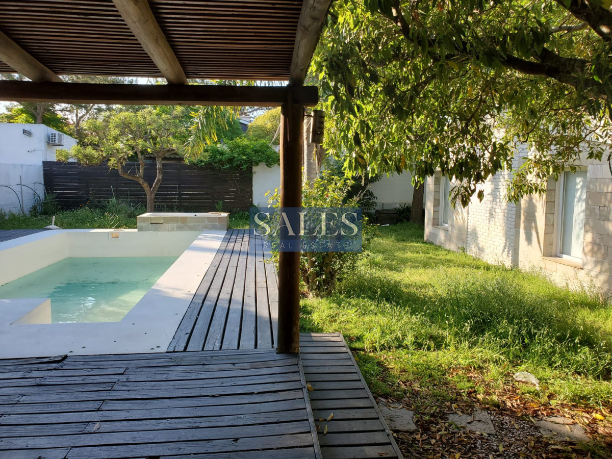 Casa ID.346 - Casa en venta y alquiler anual, 3 dormitorios, playa mansa Punta del Este.