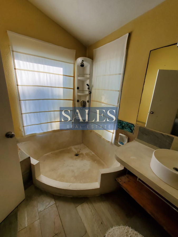 Casa ID.346 - Casa en venta y alquiler anual, 3 dormitorios, playa mansa Punta del Este.