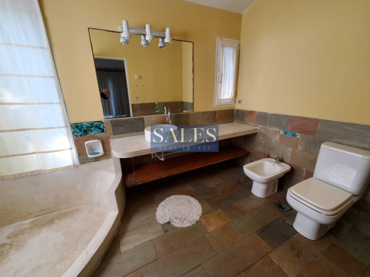 Casa ID.346 - Casa en venta y alquiler anual, 3 dormitorios, playa mansa Punta del Este.