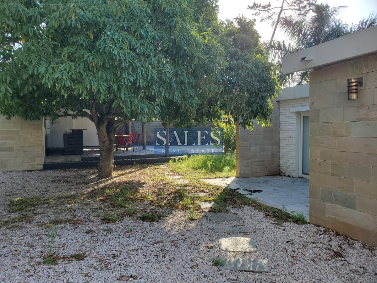 Casa ID.346 - Casa en venta y alquiler anual, 3 dormitorios, playa mansa Punta del Este.