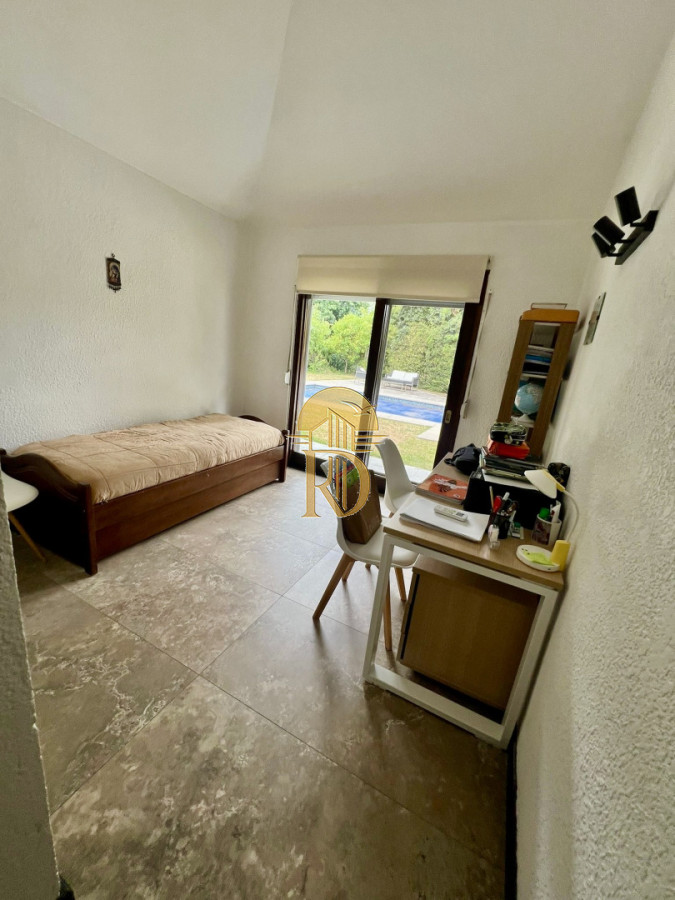 Casa en venta de 3 dormitorios 2 baños ,piscina , ideal para todo el año , Punta del Este. -id-365-15