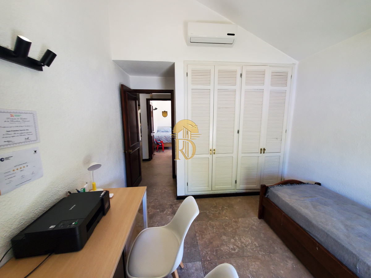 Casa en venta de 3 dormitorios 2 baños ,piscina , ideal para todo el año , Punta del Este. -id-365-13