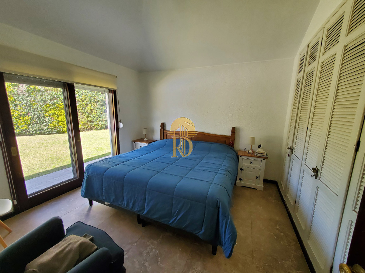 Casa en venta de 3 dormitorios 2 baños ,piscina , ideal para todo el año , Punta del Este. -id-365-8