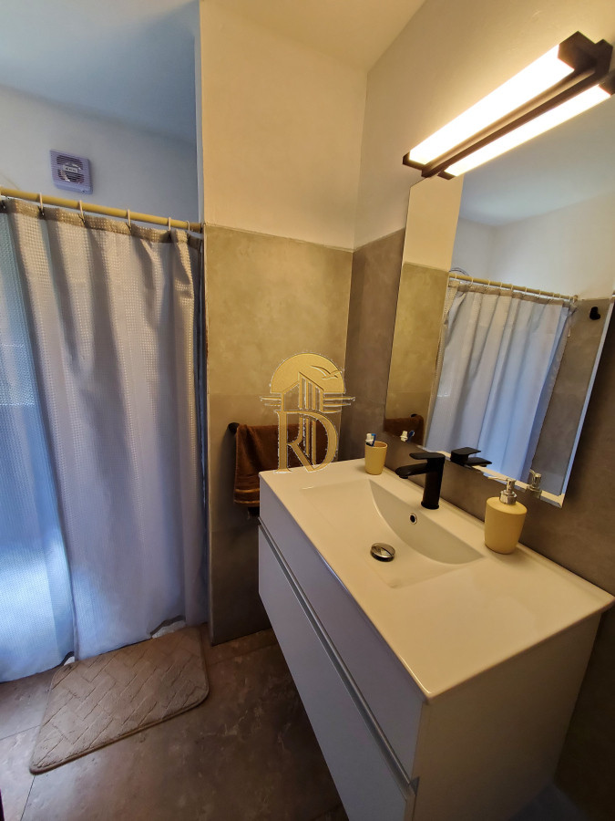 Casa en venta de 3 dormitorios 2 baños ,piscina , ideal para todo el año , Punta del Este. -id-365-18