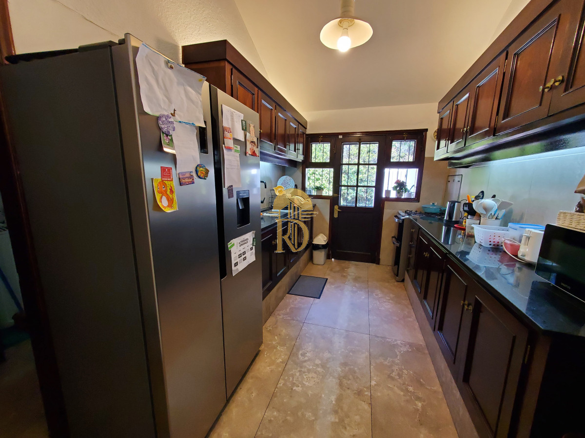 Casa en venta de 3 dormitorios 2 baños ,piscina , ideal para todo el año , Punta del Este. -id-365-6