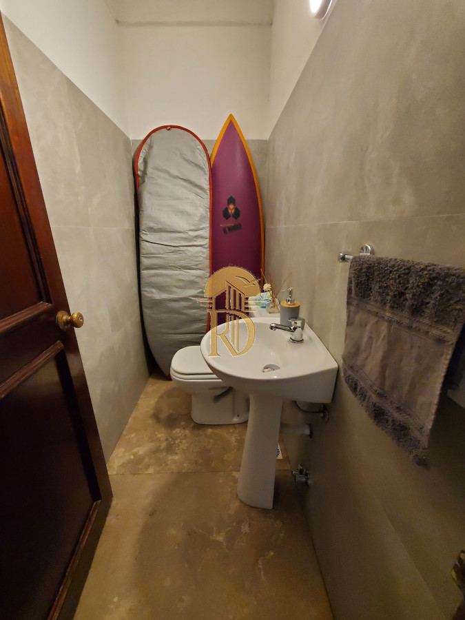 Casa en venta de 3 dormitorios 2 baños ,piscina , ideal para todo el año , Punta del Este. -id-365-7