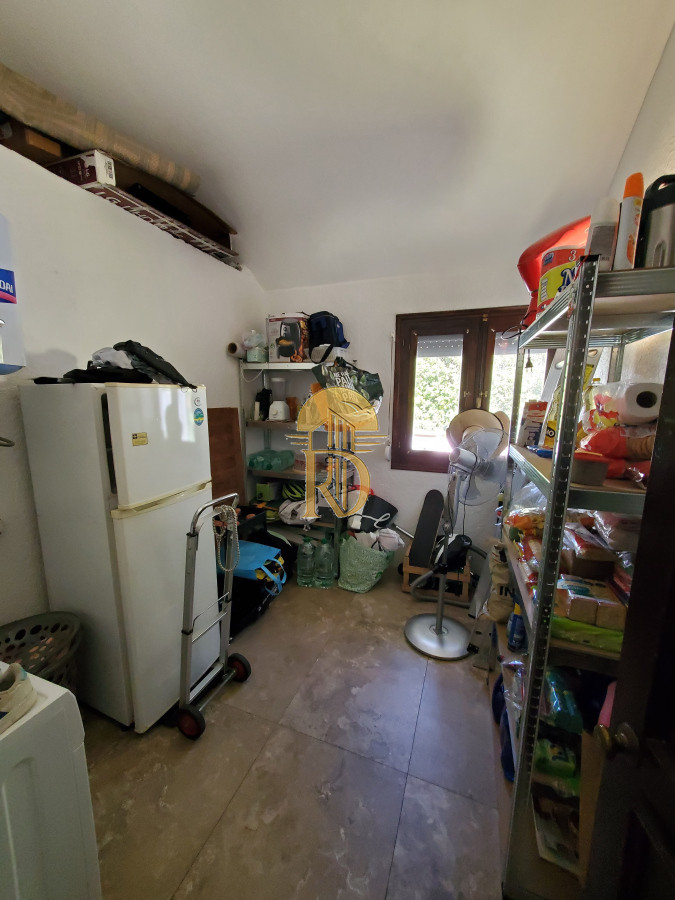 Casa en venta de 3 dormitorios 2 baños ,piscina , ideal para todo el año , Punta del Este. -id-365-5