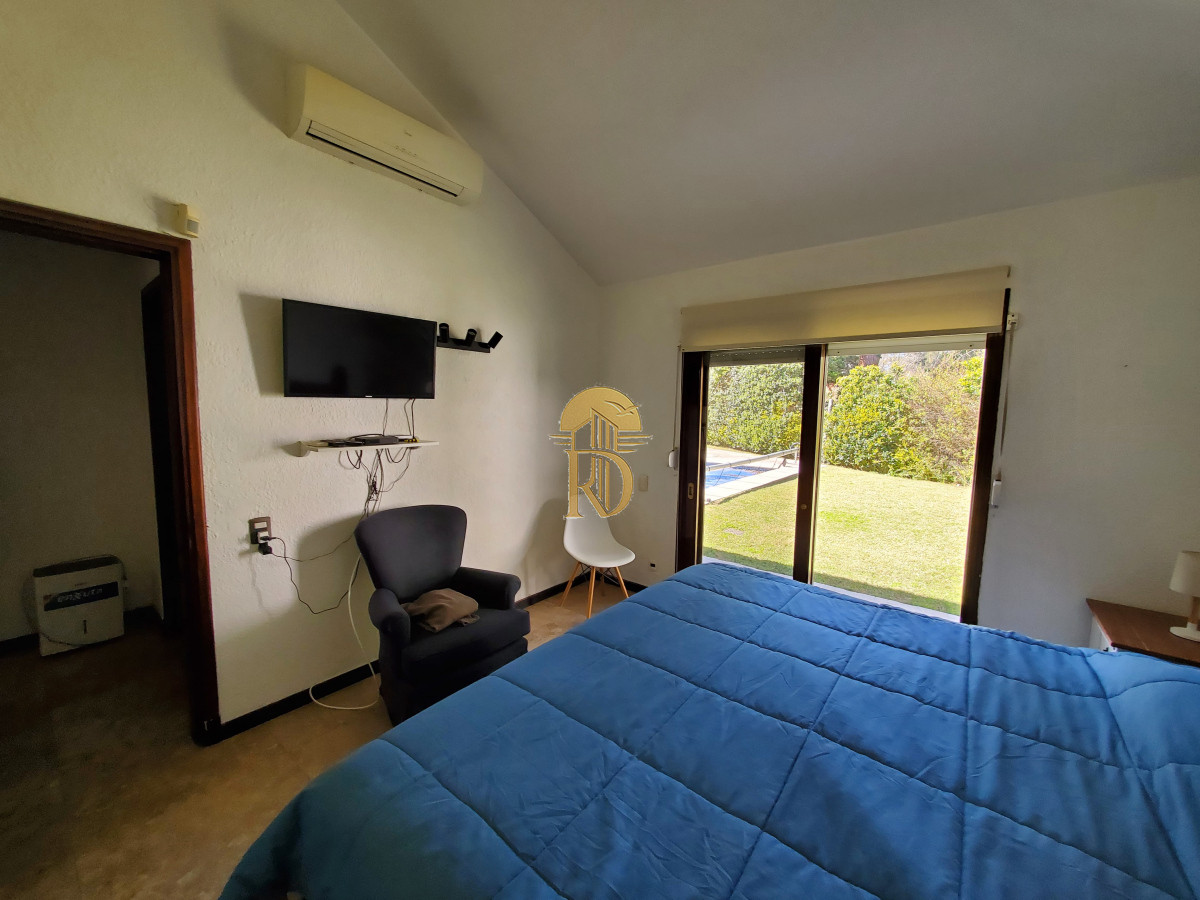 Casa en venta de 3 dormitorios 2 baños ,piscina , ideal para todo el año , Punta del Este. -id-365-9