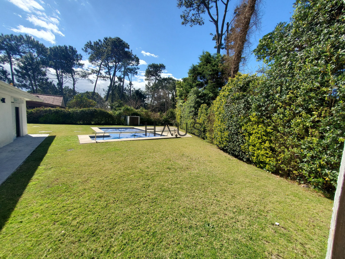 Casa ID.152 - Casa en venta de 3 dormitorios 2 baños ,piscina ,  Jardines de Córdoba , ideal para todo el año , Punta del Este 