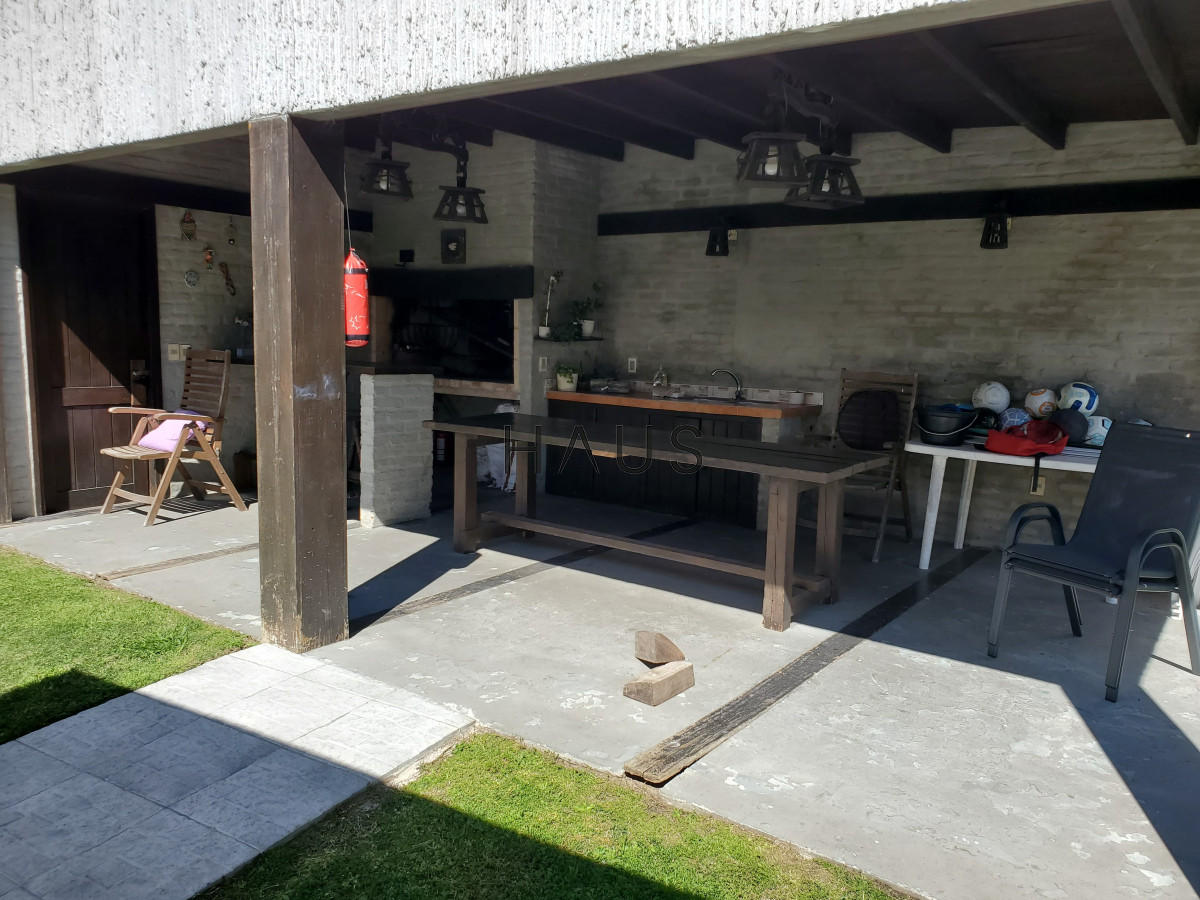 Casa ID.152 - Casa en venta de 3 dormitorios 2 baños ,piscina ,  Jardines de Córdoba , ideal para todo el año , Punta del Este 