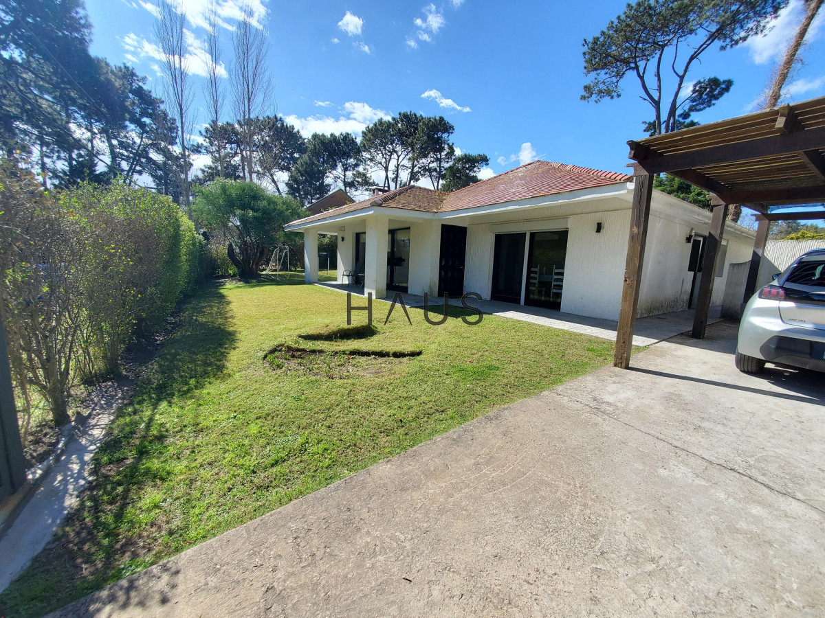 Casa ID.152 - Casa en venta de 3 dormitorios 2 baños ,piscina ,  Jardines de Córdoba , ideal para todo el año , Punta del Este 
