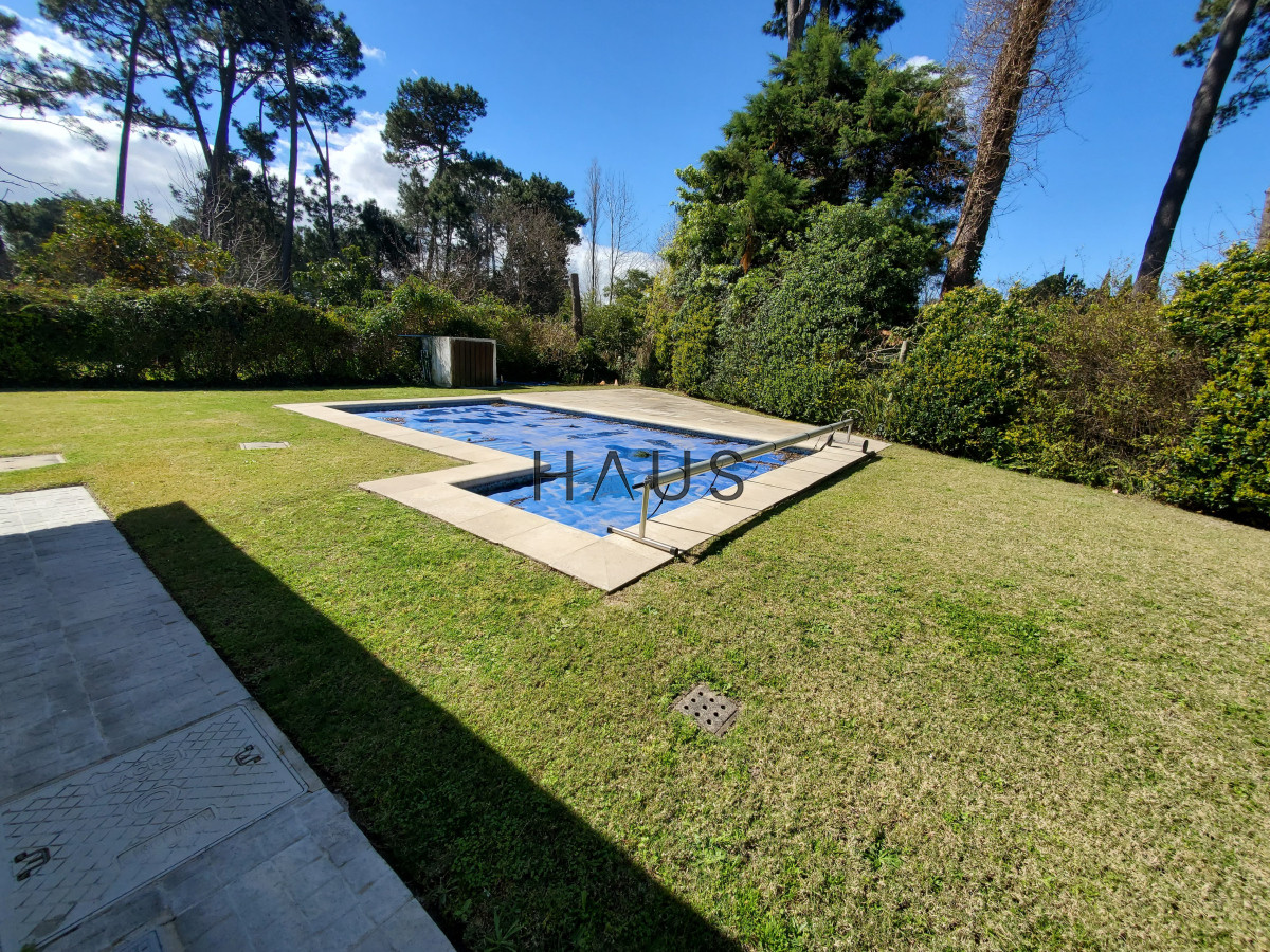 Casa ID.152 - Casa en venta de 3 dormitorios 2 baños ,piscina ,  Jardines de Córdoba , ideal para todo el año , Punta del Este 