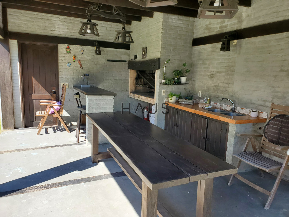Casa ID.152 - Casa en venta de 3 dormitorios 2 baños ,piscina ,  Jardines de Córdoba , ideal para todo el año , Punta del Este 