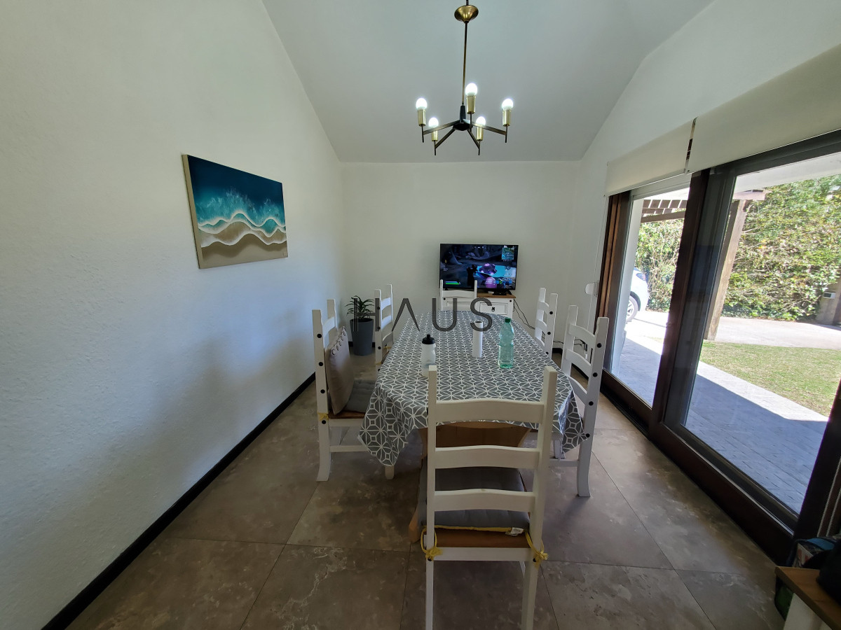 Casa ID.152 - Casa en venta de 3 dormitorios 2 baños ,piscina ,  Jardines de Córdoba , ideal para todo el año , Punta del Este 