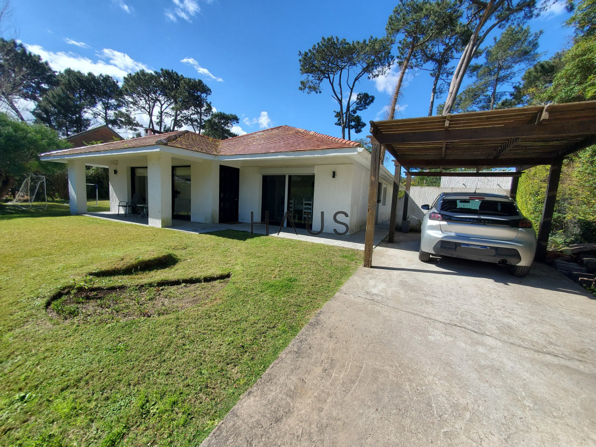 Casa ID.152 - Casa en venta de 3 dormitorios 2 baños ,piscina ,  Jardines de Córdoba , ideal para todo el año , Punta del Este 