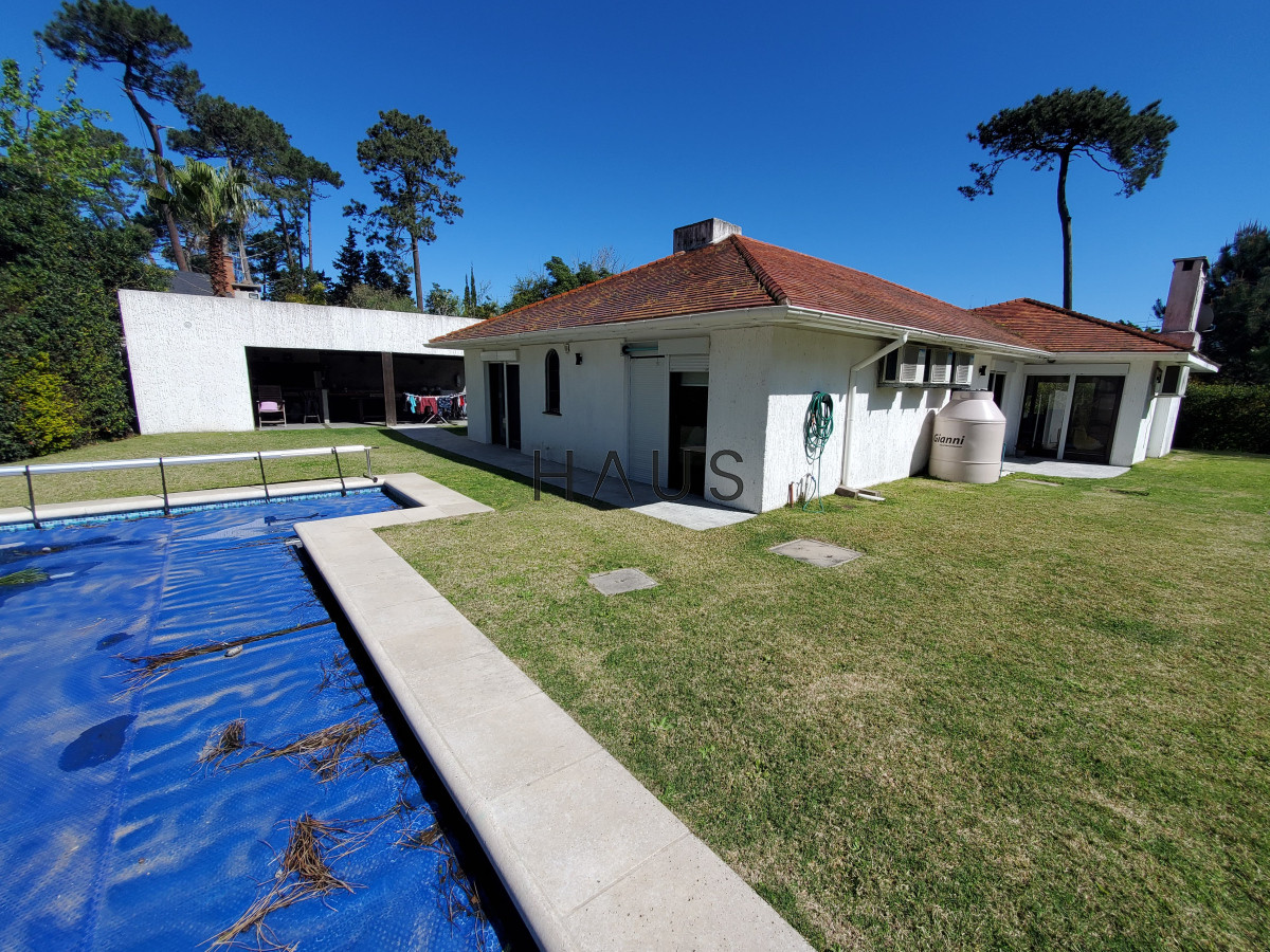 Casa ID.152 - Casa en venta de 3 dormitorios 2 baños ,piscina ,  Jardines de Córdoba , ideal para todo el año , Punta del Este 