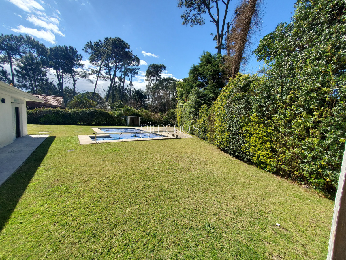 Casa ID.510 - Casa en venta de 3 dormitorios 3 baños ,piscina , ideal para todo el año , Punta del Este.