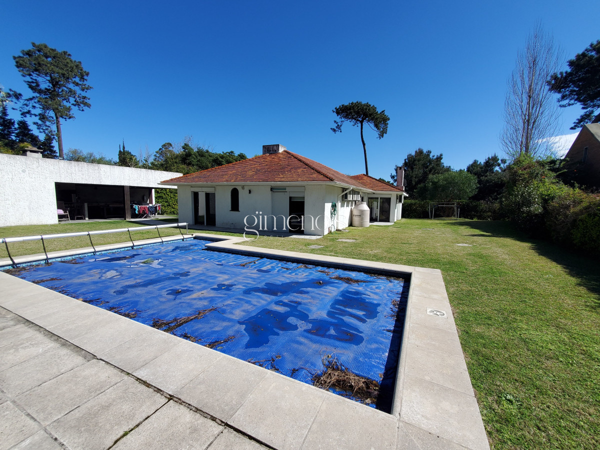 Casa ID.510 - Casa en venta de 3 dormitorios 3 baños ,piscina , ideal para todo el año , Punta del Este.