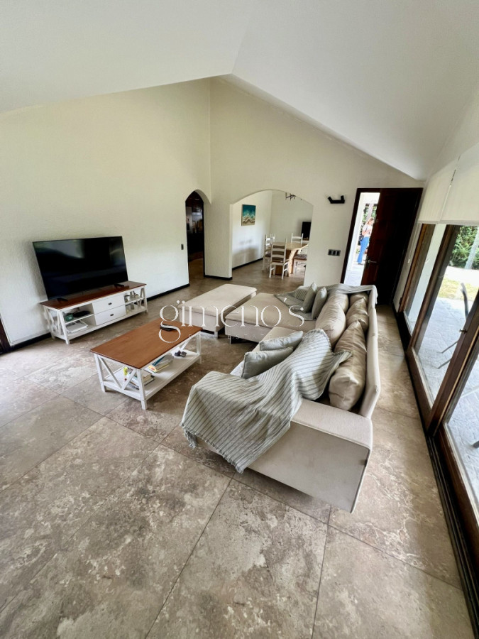 Casa ID.510 - Casa en venta de 3 dormitorios 3 baños ,piscina , ideal para todo el año , Punta del Este.