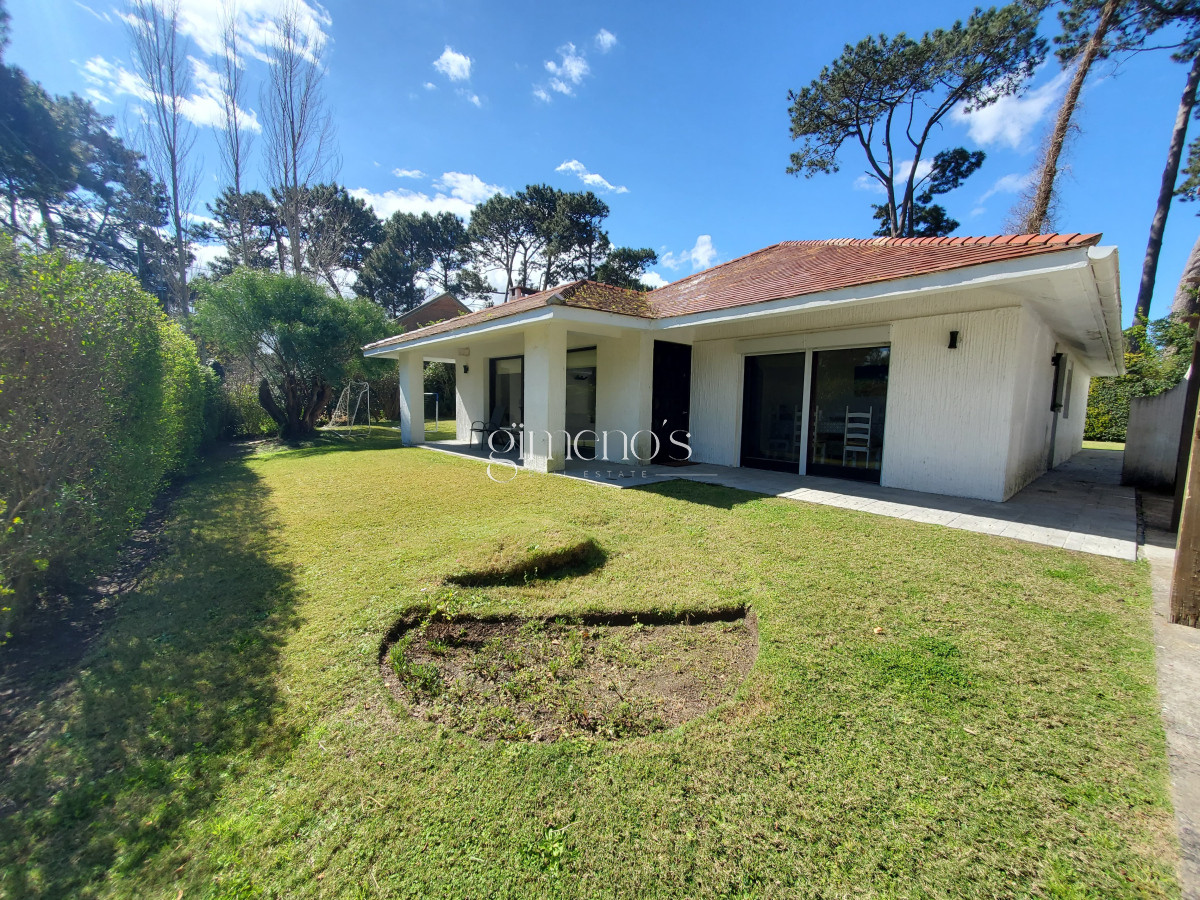Casa ID.510 - Casa en venta de 3 dormitorios 3 baños ,piscina , ideal para todo el año , Punta del Este.