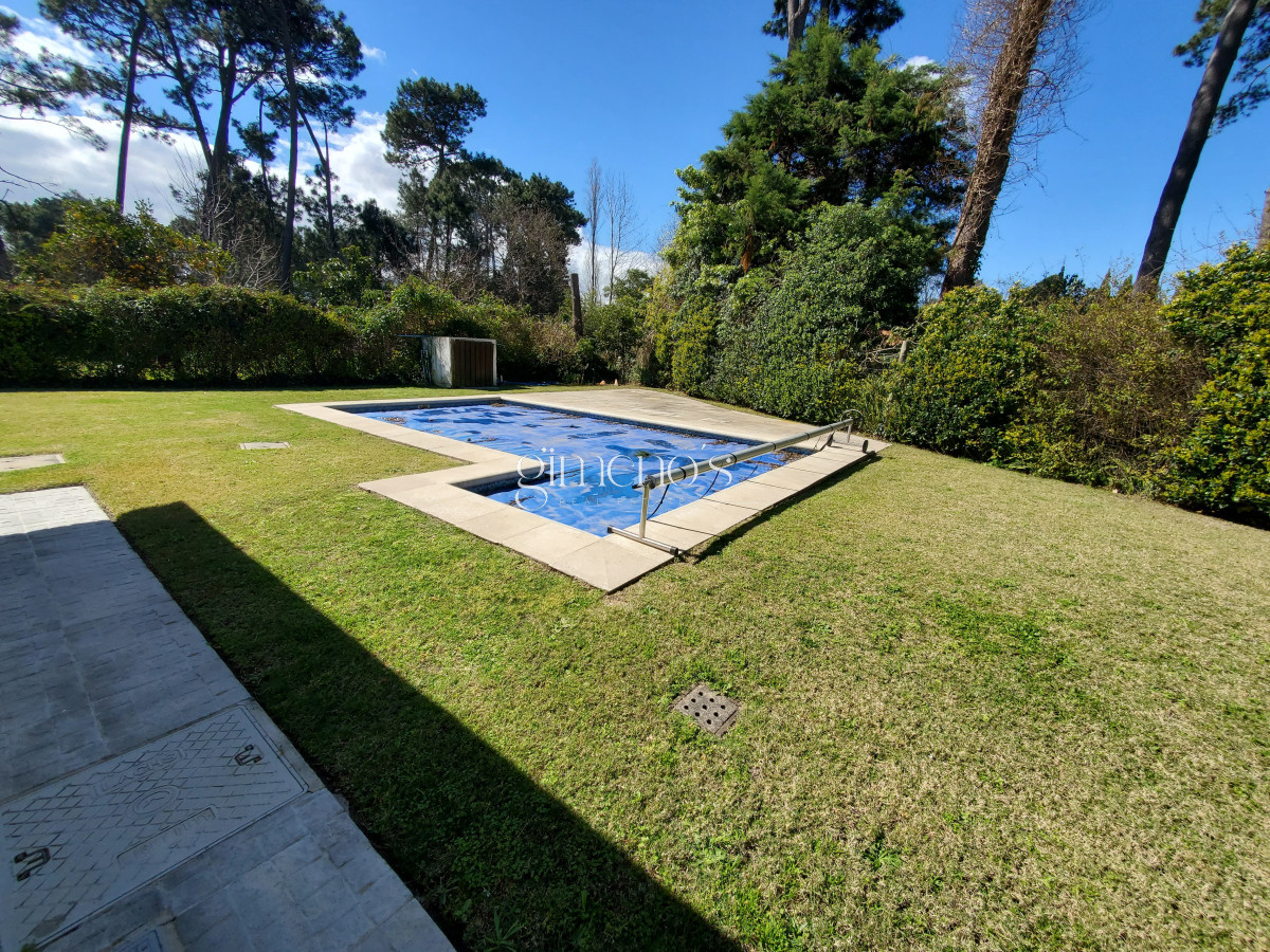 Casa ID.510 - Casa en venta de 3 dormitorios 3 baños ,piscina , ideal para todo el año , Punta del Este.