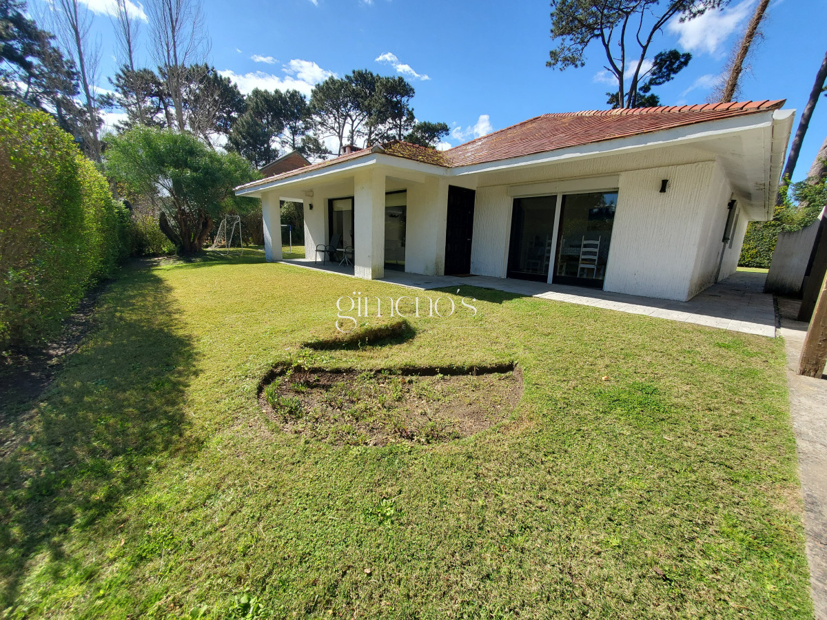 Casa ID.510 - Casa en venta de 3 dormitorios 3 baños ,piscina , ideal para todo el año , Punta del Este.