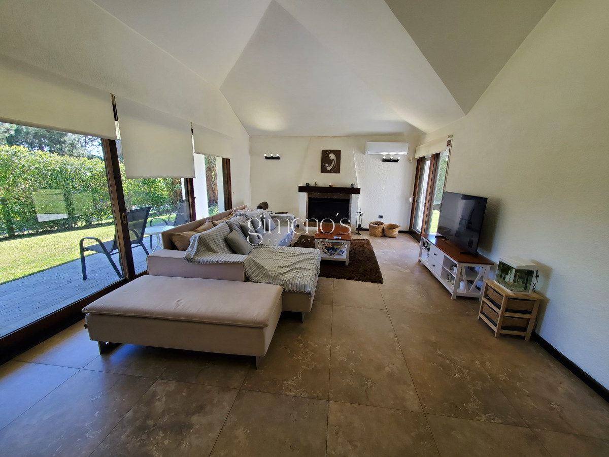 Casa ID.510 - Casa en venta de 3 dormitorios 3 baños ,piscina , ideal para todo el año , Punta del Este.