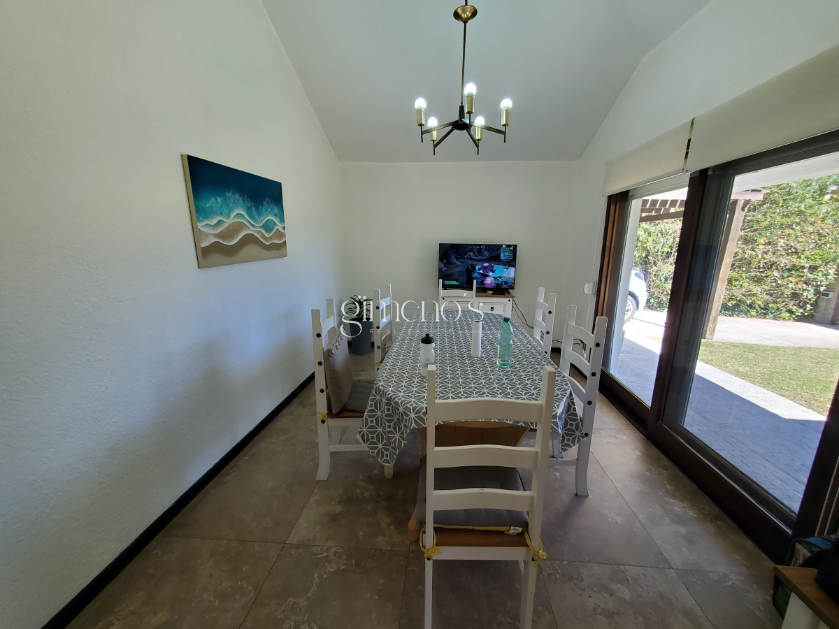 Casa ID.510 - Casa en venta de 3 dormitorios 3 baños ,piscina , ideal para todo el año , Punta del Este.