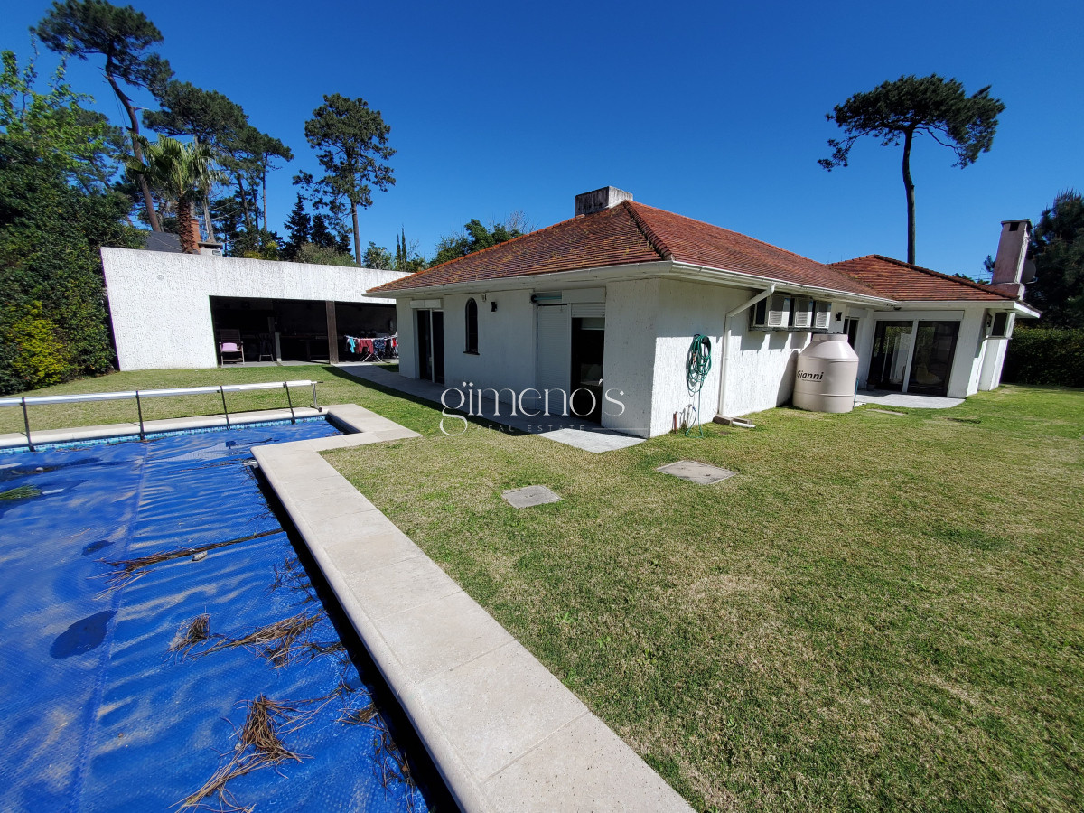 Casa ID.510 - Casa en venta de 3 dormitorios 3 baños ,piscina , ideal para todo el año , Punta del Este.