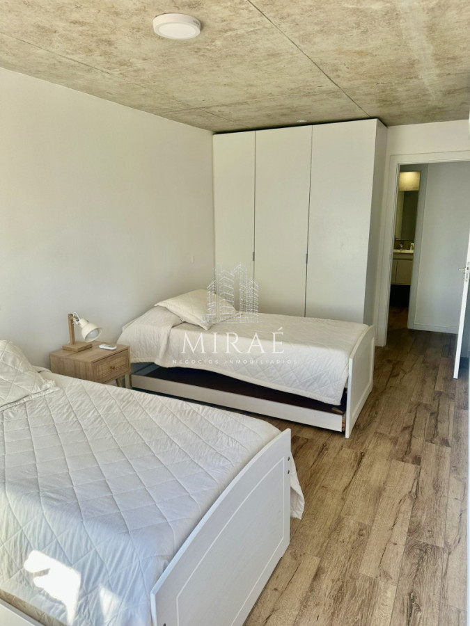 Apartamento ID.237 - Apartamento de 2 dormitorios en venta con garaje, parada 10 de la mansa, full equipado.