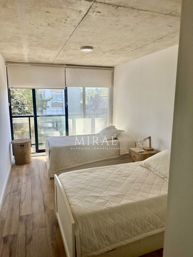 Apartamento ID.237 - Apartamento de 2 dormitorios en venta con garaje, parada 10 de la mansa, full equipado.