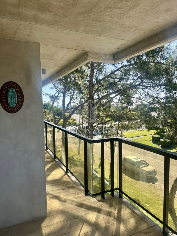 Apartamento ID.237 - Apartamento de 2 dormitorios en venta con garaje, parada 10 de la mansa, full equipado.