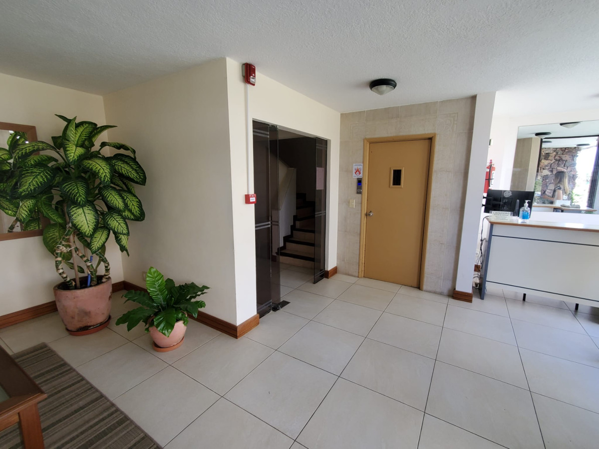 Apartamento ID.442 - Monoambiente impecable, EN VENTA, primera linea, mansa.