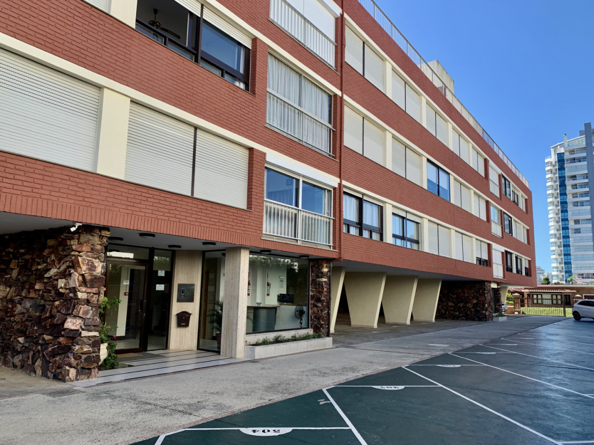 Apartamento ID.442 - Monoambiente impecable, EN VENTA, primera linea, mansa.