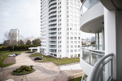 Venta de apartamento 3 dormitorios, próximo a playa Brava, Punta del Este