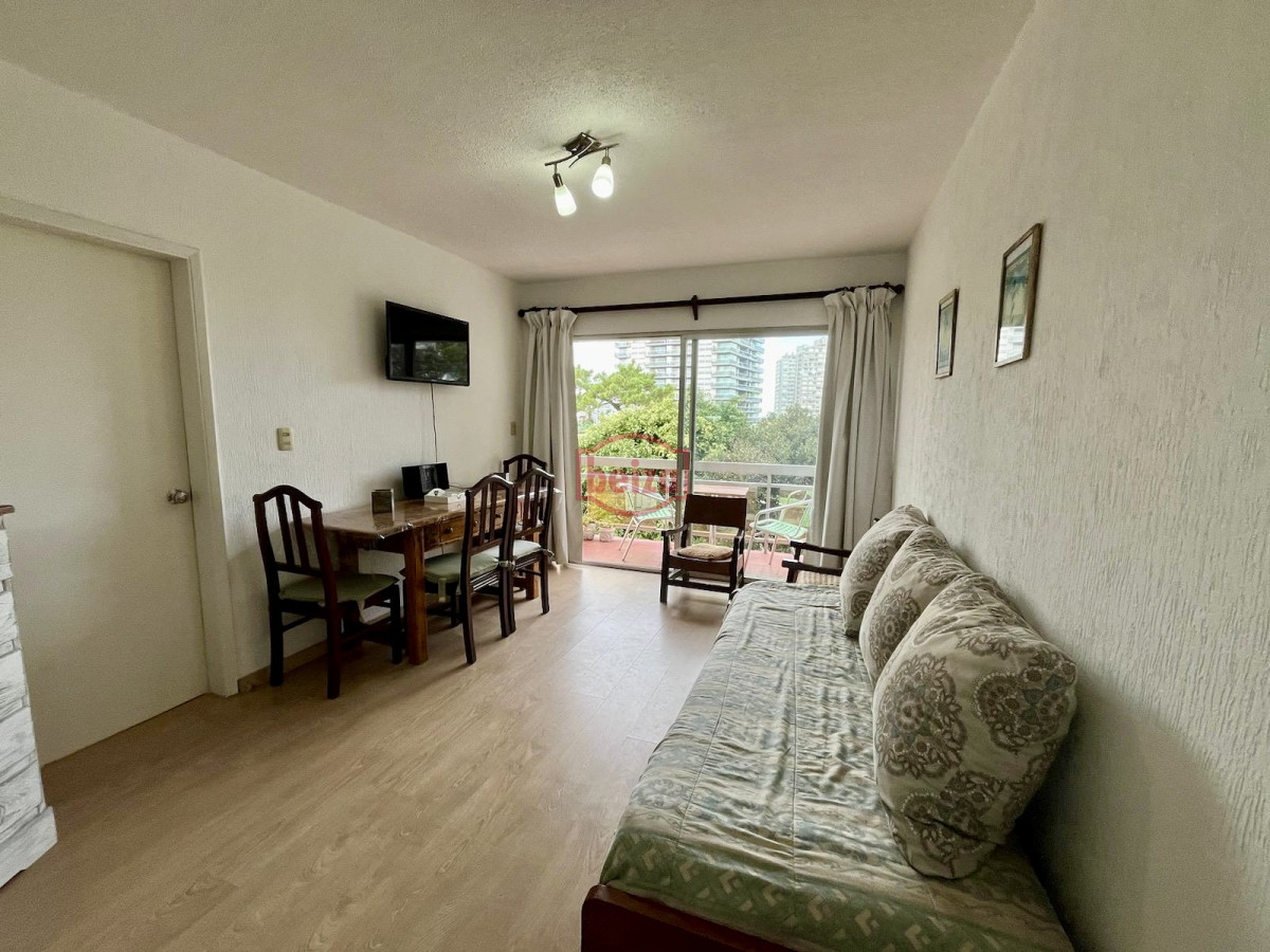 Apartamento ID.165797/Apto-de-1-dormitorio* - OPORTUNIDAD! APARTAMENTO DE 1 DORMITORIO CON BALCÓN, COCHERA Y BAJOS GASTOS COMUNES. EXCELENTE UBICACION