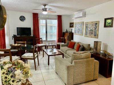 Muy lindo apartamento con todos los servicios a metros del mar y muy bajos gastos comunes