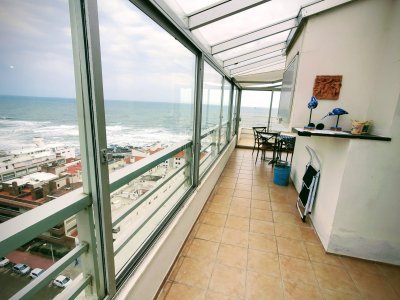 Penthouse con vista , 2 dormitorios y medio , 2 baños , Península  , Punta del Este 