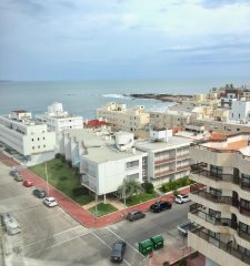 venta de apto de 1 dormitorio y medio , Peninsula con vista  , a pasos del Emir