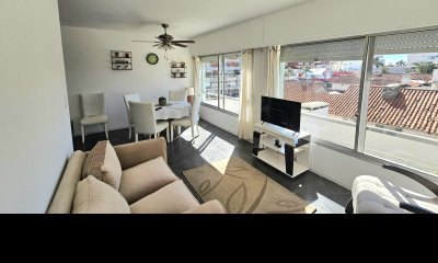 Lindo apartamento de dos dormitorios en plena península a metros del mar