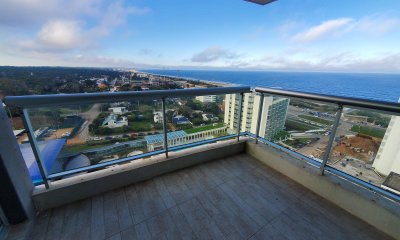 Espectacular apartamento en venta, brava, 3 dormitorios.