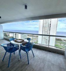 Hermoso apartamento en venta, parada 10 playa brava.