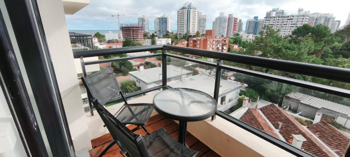 Venta apto 1 dormitorio Punta del Este con cochera Aidy Grill bajos gastos