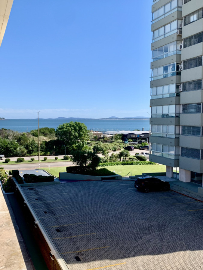 Monoambiente impecable, EN VENTA, primera linea, mansa.