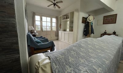Casa en Venta sobre avenida principal + Local comercial habilitado.