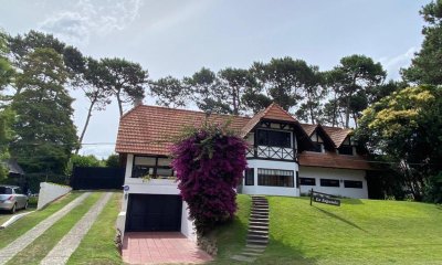 ESPECTACULAR CASA EN EL GOLF, ALQUILER TEMPORARIO Y VENTA