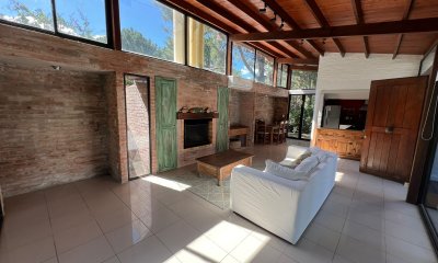 Casa en venta, 3 dormitorios y 2 baños, punta ballena.